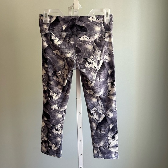 Fabletics Abstract Print 3/4 Length Athletic Leggings - Picture 3 of 3
